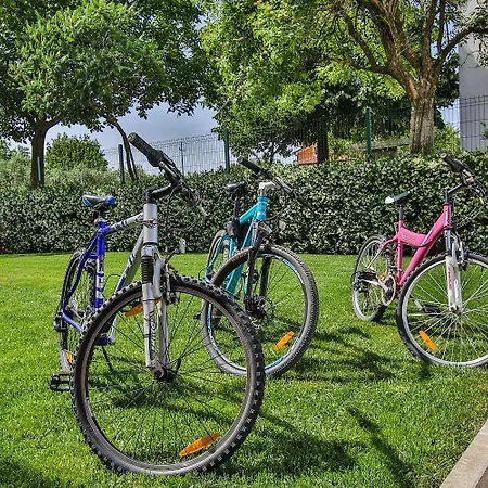 Atemberaubende Mit Bikes, Salzwasserpool, Meerblick, Spielplatz, Lounge-bereich Semesterbostad