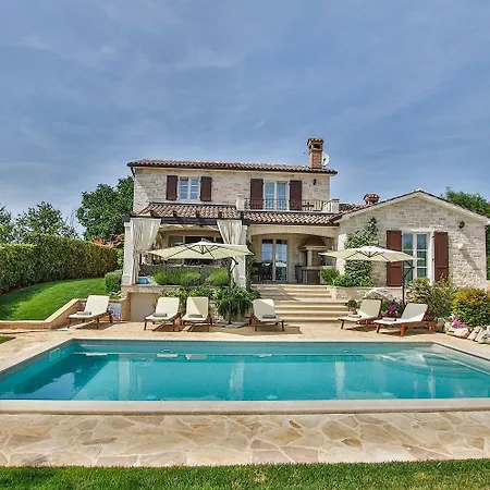Tatil Evi Atemberaubende Mit Bikes, Salzwasserpool, Meerblick, Spielplatz, Lounge-bereich