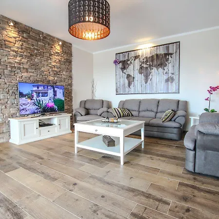 Atemberaubende Mit Bikes, Salzwasserpool, Meerblick, Spielplatz, Lounge-bereich Ferienhaus *